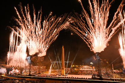 パリ・パラリンピック開幕 コンコルド広場で開会式