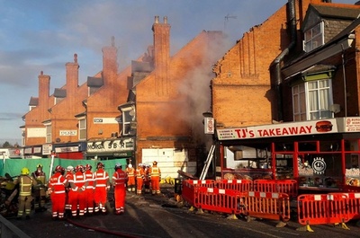 英レスターで建物が爆発、火災発生 死者が5人に増加