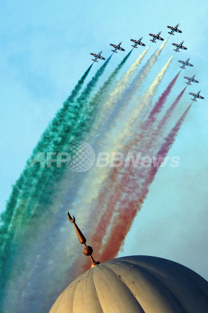 ドバイ航空ショー開幕 伊 仏空軍のアクロバットチームも登場 写真30枚 国際ニュース Afpbb News