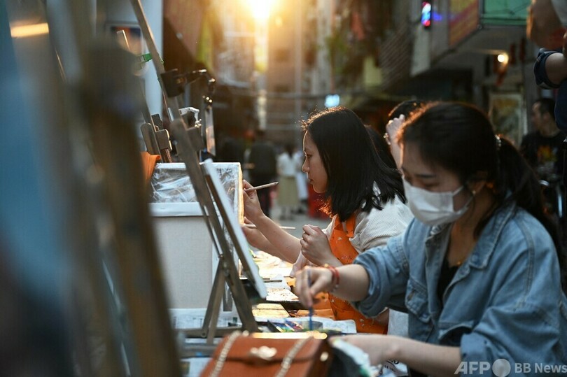 中国「油画村」 複製制作者から作家への華麗な転向