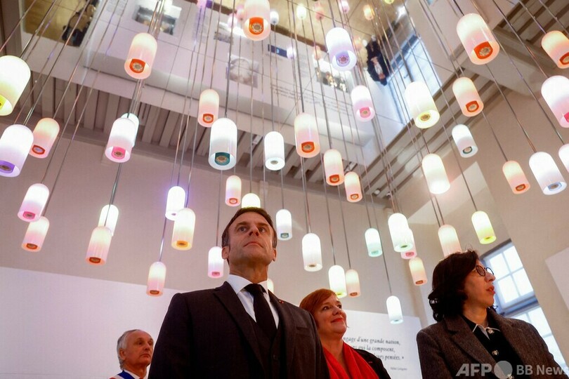 マクロン氏、仏語の「ジェンダーニュートラル化」に反対