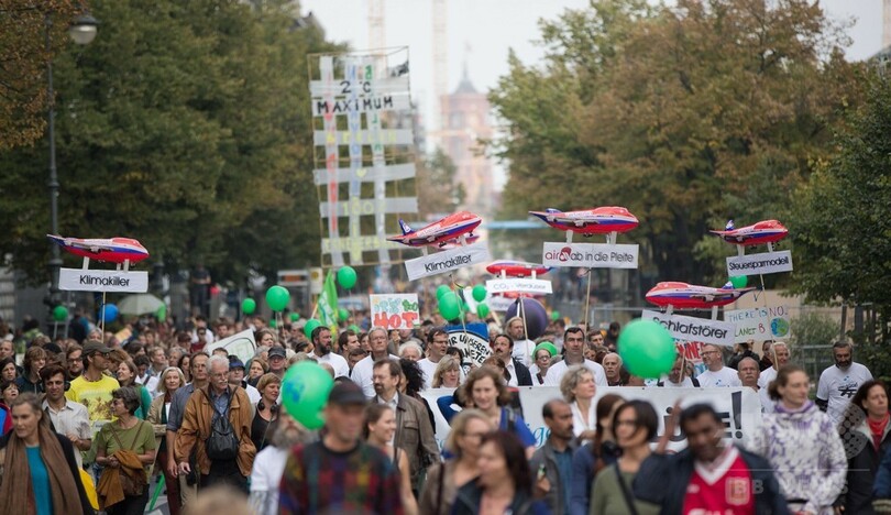 世界各地で気候変動対策求めデモ、著名人らも参加