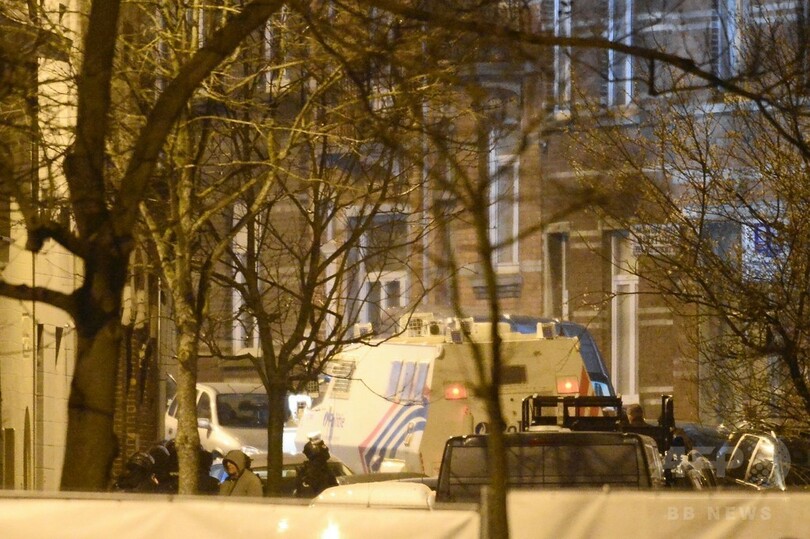 仏テロ捜査中に銃撃戦、容疑者1人射殺 警官4人負傷 ベルギー首都