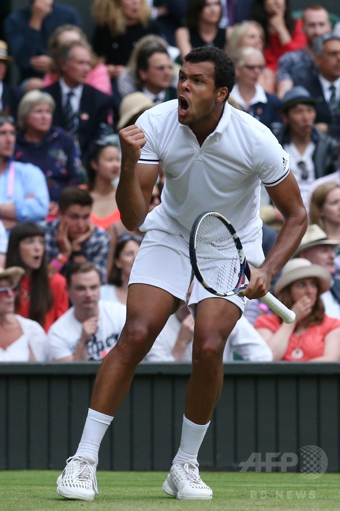 マレーがフルセットの接戦を制して4強入り、ウィンブルドン選手権