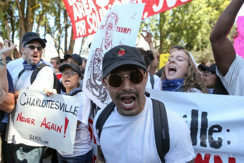 予定された右派の集会に対抗デモ、10人超の身柄拘束 米加州