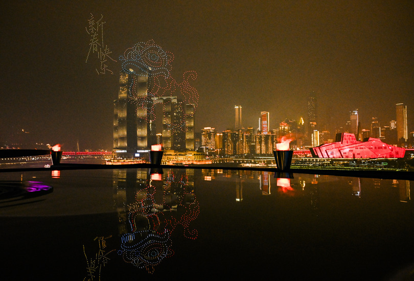 重慶で夜空を彩るドローンショー