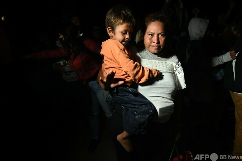 ホンジュラスから米国目指す、移民ら4500人 グアテマラ入り