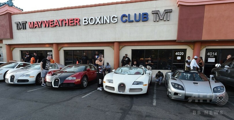 無敗王者メイウェザー、480万ドルの新車で練習場入り