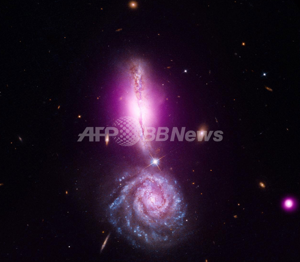 2つの銀河が衝突する「VV 340」、NASA 2つの銀河が衝突する「VV 340」、NASA