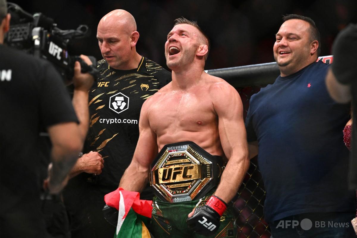 デュプレシがストリックランドに完勝 UFCミドル級王座防衛 写真6枚