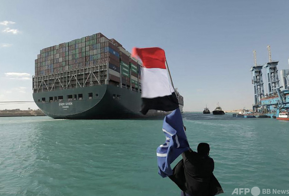 スエズ運河封鎖の再発防止、必要な装備調達へ エジプト大統領