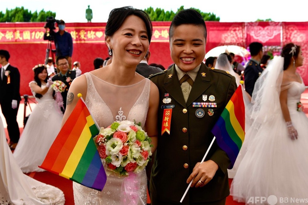 同性カップル 軍の合同結婚式に初参加 台湾 写真10枚 国際ニュース Afpbb News