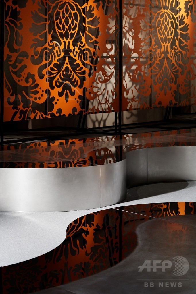 「ミュウミュウ」南青山店オープン、ショー＆パーティーを開催