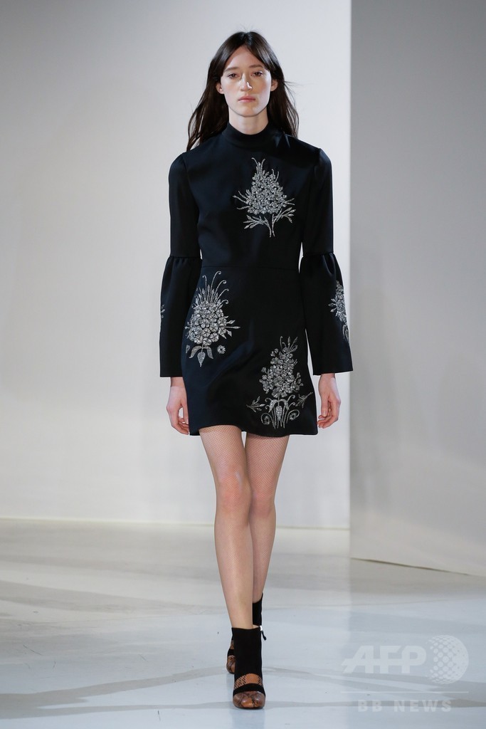 セクシー＆ロックなパーティスタイル、「ジル・スチュアート」15/16年秋冬