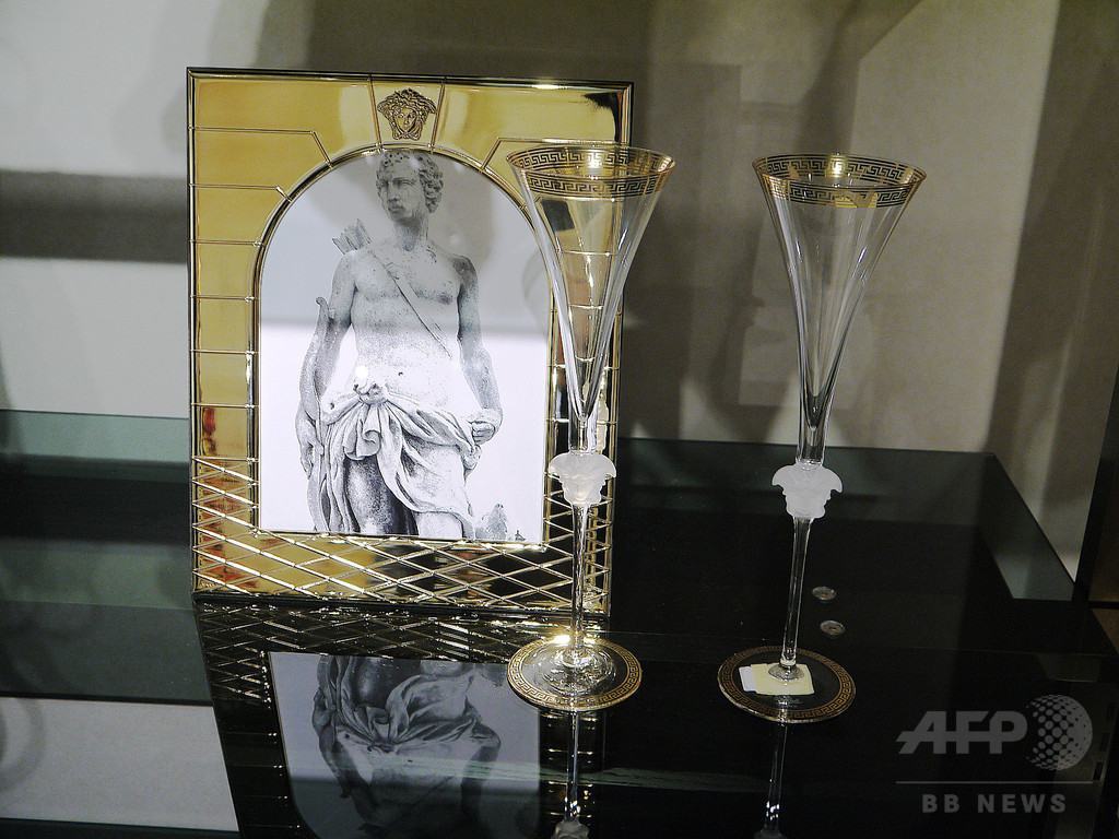 「ヴェルサーチ ホーム」日本初上陸！世界先行予約販売も