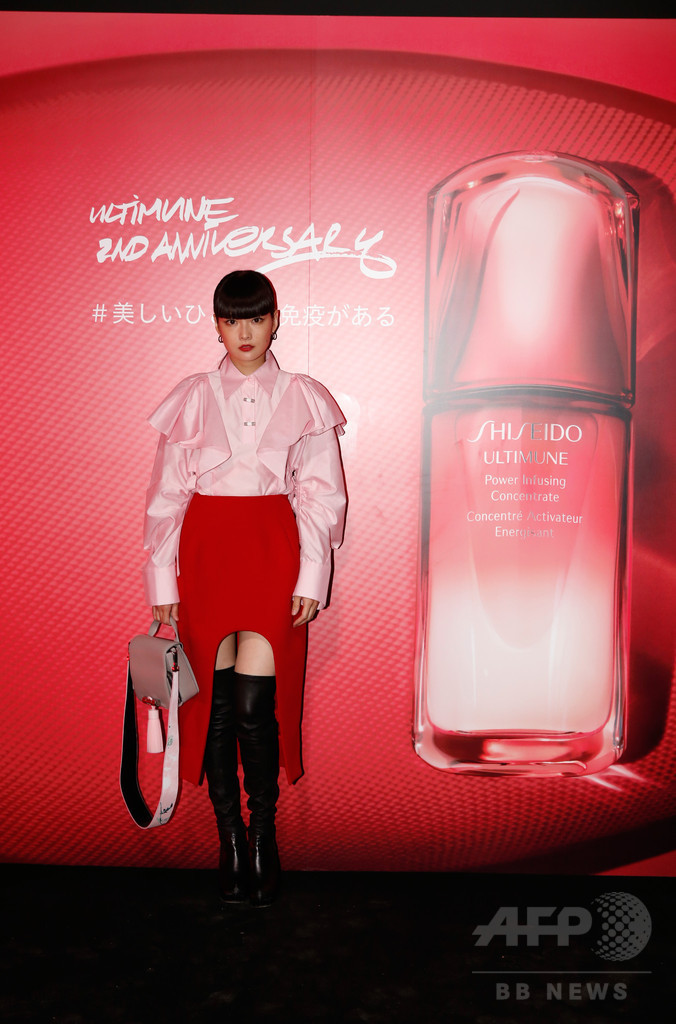 資生堂「アルティミューン」2周年、菅原小春がパフォーマンス