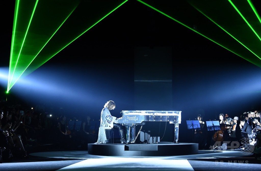 ロックをイメージした「着物」登場、Yoshikiデザイン 東京ファッションウィーク