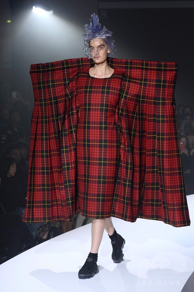 「コム デ ギャルソン」17年春夏