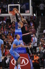 13-14NBA、ロサンゼルス・クリッパーズ（Los Angeles Clippers）対シカゴ・ブルズ（Chicago Bulls）。ダンクシュートを決めるシカゴ・ブルズのカルロス・ブーザー（Carlos Boozer、2013年11月24日撮影）。(c)AFP/Getty Images/NBAE/Noah Graham
