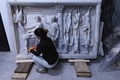 トルロニア家の古代彫刻コレクションの修復作業の様子。伊ローマで（2020年2月12日撮影）。(c)FONDAZIONE TORLONIA / TORLONIA FOUNDATION / AFP / ALBERTO PIZZOLI