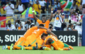 サッカー2013アフリカネイションズカップ（2013 The Africa Cup of Nations）は26日、グループDの2試合が行われ、コートジボワールは3-0でチュニジアを下した。

後半43分にヤヤ・トゥーレ（Yaya Toure）が決めたチームの2得点目を喜び合うコートジボワールの選手（2013年1月26日撮影）。(c)AFP/ALEXANDER JOE