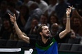 男子テニス、パリ・マスターズ、シングルス2回戦。観客と揉めるダニール・メドベージェフ（2023年11月1日撮影）。(c)JULIEN DE ROSA / AFP