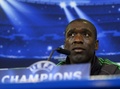 欧州チャンピオンズリーグ（UEFA Champions League 2013-14）決勝トーナメント1回戦第2戦を控え、記者会見に臨むACミラン（AC Milan）のクラレンス・セードルフ（Clarence Seedorf）監督（2014年3月10日撮影）。(c)AFP/PIERRE-PHILIPPE MARCOU