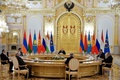 ロシア・モスクワで開かれた、集団安全保障条約機構（CSTO）の会合に臨むウラジーミル・プーチン大統領ら加盟国首脳（2022年5月16日撮影）。(c)Alexander NEMENOV / various sources / AFP