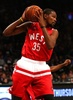 NBAオールスターゲーム2016。リバウンドを捕るオクラホマシティ・サンダーのケビン・デュラント（2016年2月14日撮影）。(c)AFP/Getty Images/Elsa