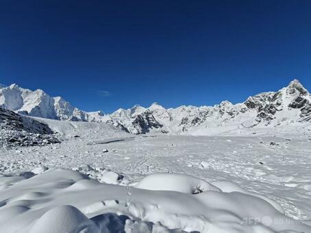エベレスト付近で立ち往生の登山者ら1000人、無事帰還 写真6枚 国際