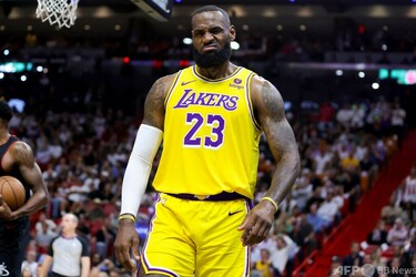 レブロン・ジェームズ NBA史上初の通算3万9000得点を達成 写真1枚 国際ニュース：AFPBB News