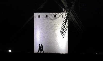 【今日の1枚】陰影際立つドン・キホーテの風車 スペイン