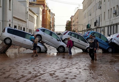 【今日の1枚】行く手を阻む車の壁 スペイン