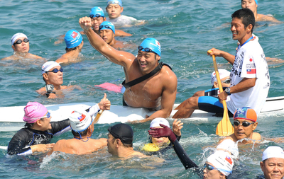 台湾の震災支援に感謝、若者6人が110キロ泳いで台湾へ