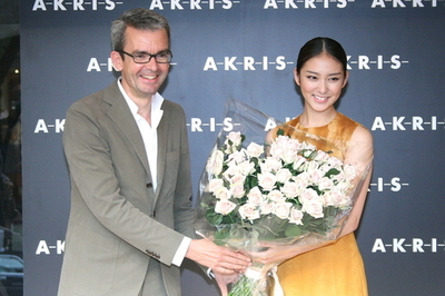 アクリス銀座 和光店オープン、武井咲が祝福