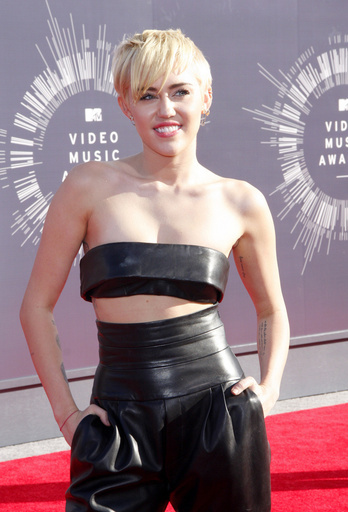 「M・A・C」のエイズ撲滅運動、今年はマイリー・サイラスが賛同