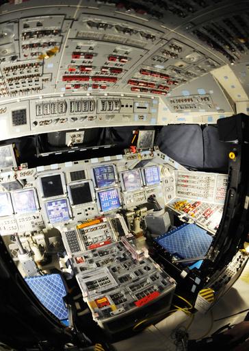 ディスカバリーの機体内部を公開