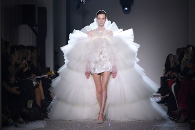 「ジャンバティスタ・ヴァリ」19年春夏パリ・オートクチュール