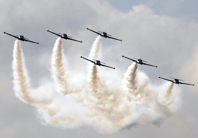 ソウル航空ショーで華麗な曲芸飛行