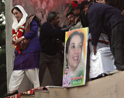 ブット元首相暗殺される、犯人は直後に自爆