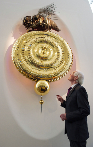 時間を食べる時計、ロンドン