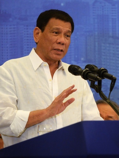 フィリピン大統領、米比軍事演習は「次が最後」
