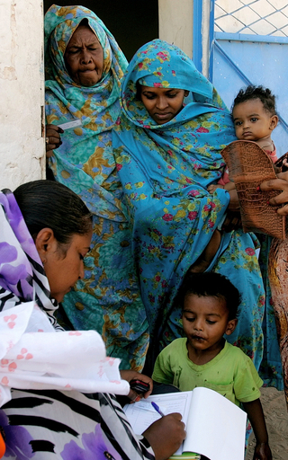 ひざ丈スカート着用の少女にむち打ち刑、スーダン