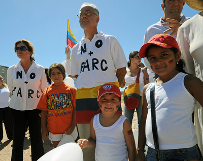 ウルグアイで左翼ゲリラ「FARC」抗議デモ、人質解放求め