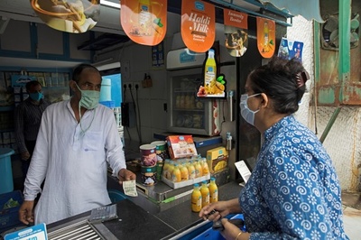 インド、コロナ流行で伝統療法ブーム 国家ぐるみで推奨