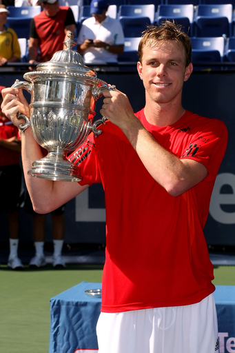 キュエリーがボールを破り優勝、LAテニスオープン