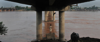 洪水で85人以上死亡、パキスタンとアフガニスタン