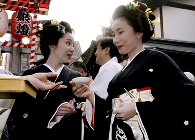 京都で十日戎の宝恵かご行列