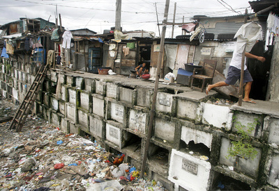 「悲しい墓と無造作な人々」