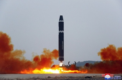 北朝鮮がICBM発射 「抜き打ち訓練」の一環